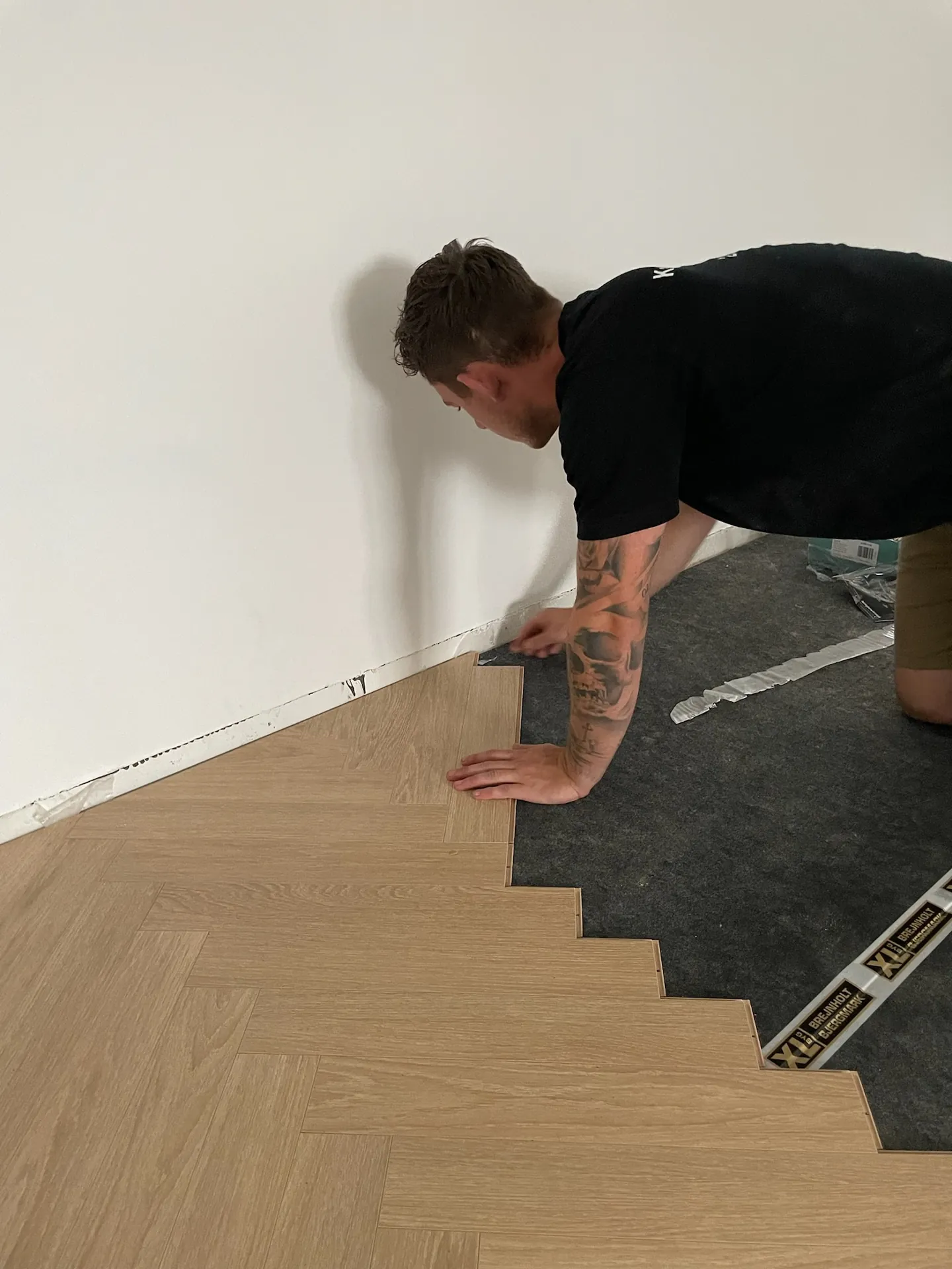 Gulve og indvendigt arbejde, Fjordlandets Tømrer & Byg